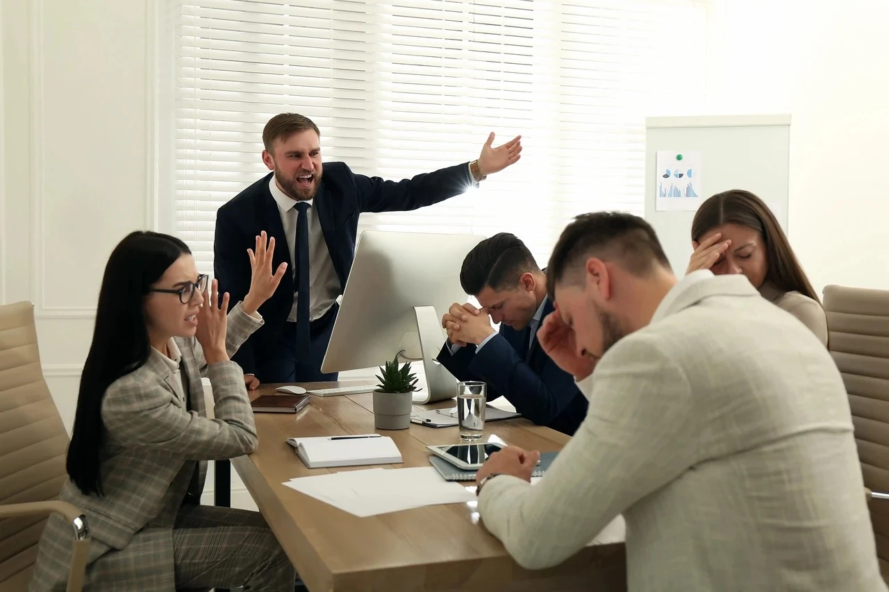 Ескалація це: механізм наростання напруги від дрібної суперечки до кризи