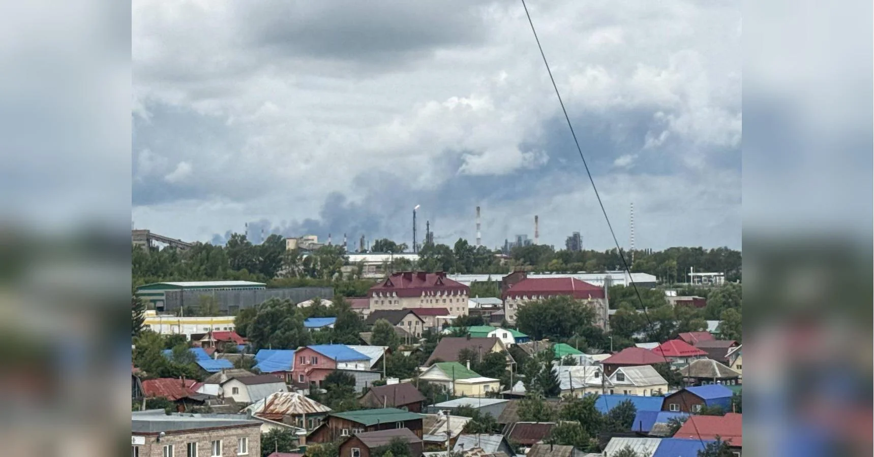 Українські дрони вдарили по НПЗ в Уфі: стовпи диму
